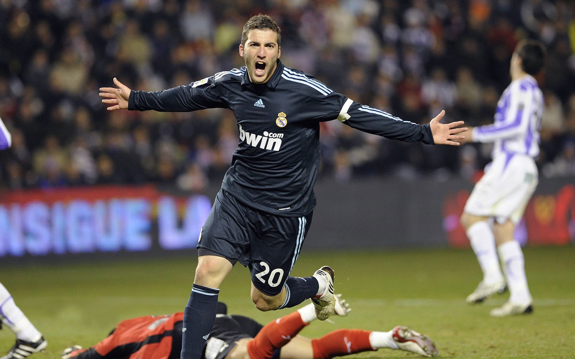 “马科斯·梅特罗的全能表现,为阿根廷美洲狮队注入新动力”